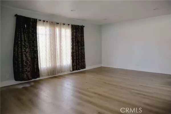 Los Angeles, CA 90019,1247 S Sycamore Avenue