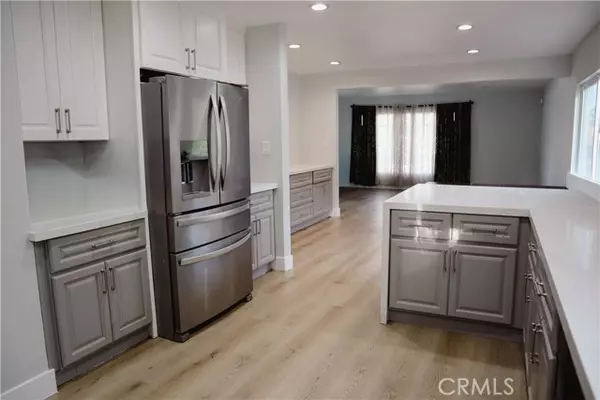 Los Angeles, CA 90019,1247 S Sycamore Avenue