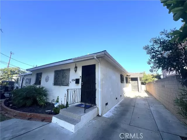 1256 N Fries Avenue, Wilmington (los Angeles), CA 90744