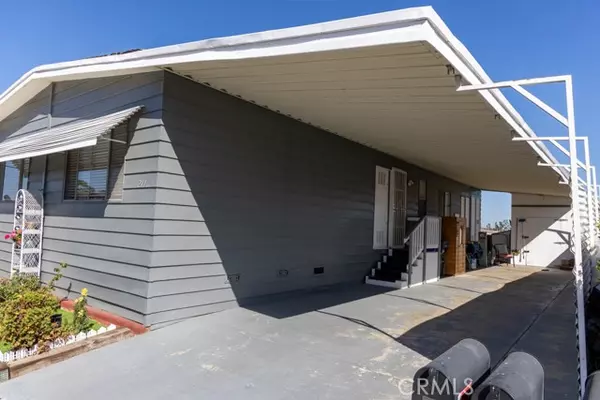 Compton, CA 90220,2601 E Victoria #211