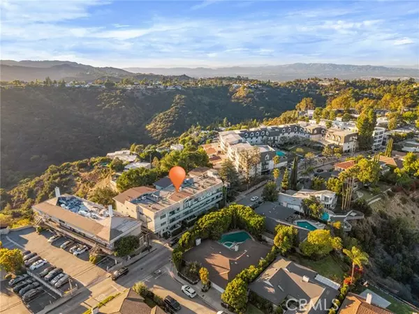 Los Angeles, CA 90077,2345 Roscomare #302