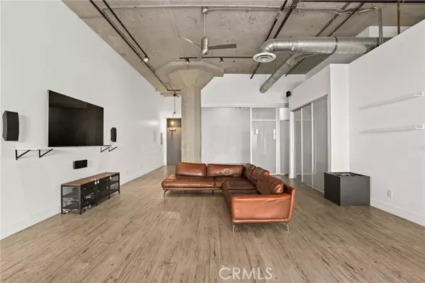 Long Beach, CA 90802,115 W 4th #203