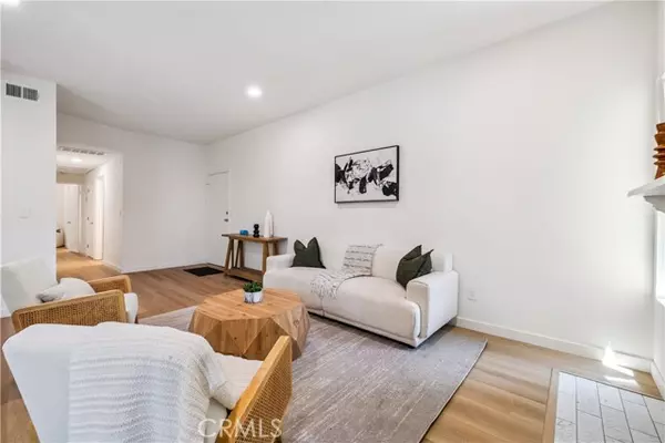 Los Angeles, CA 90066,11722 Avon