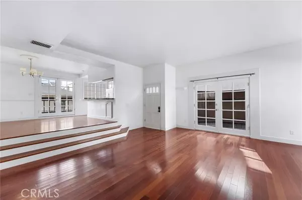 Manhattan Beach, CA 90266,1515 Artesia #2