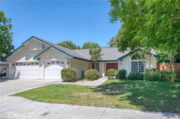 517 W Birch Avenue, Clovis, CA 93611