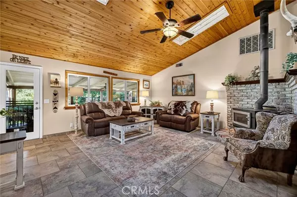 Chico, CA 95973,24 Roseanna Court