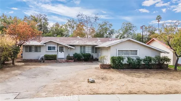 22128 Burton Street, Canoga Park (los Angeles), CA 91304