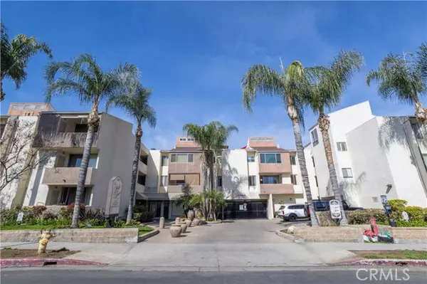 5325 Newcastle Avenue #107, Encino (los Angeles), CA 91316