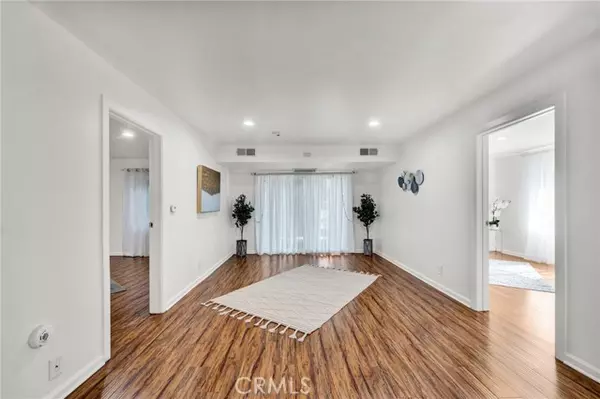 Canoga Park (los Angeles), CA 91303,7254 Vassar Avenue #102