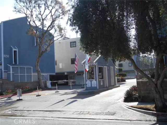 Playa Del Rey (los Angeles), CA 90293,8160 Manitoba Street #205