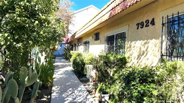 North Hollywood (los Angeles), CA 91605,7924 Laurel Canyon Boulevard #18