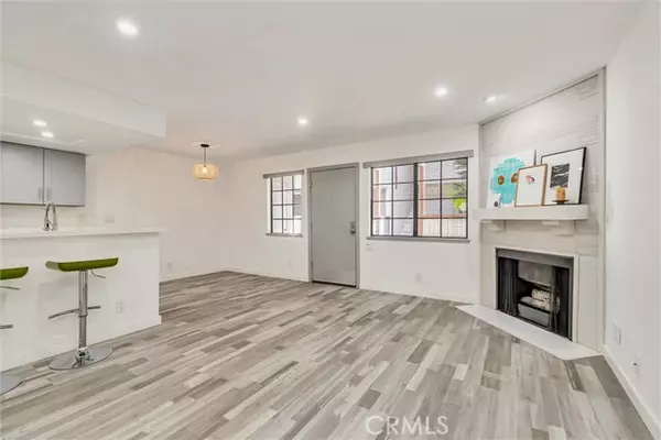 15946 Vanowen Street #110, Van Nuys (los Angeles), CA 91406