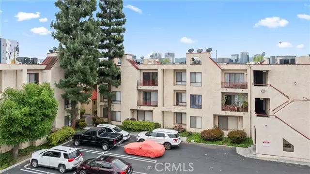 Canoga Park (los Angeles), CA 91303,6820 Remmet Avenue #305