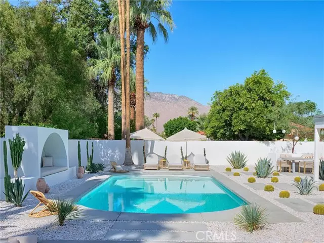 5207 E Cherry Hills Drive, Palm Springs, CA 92264