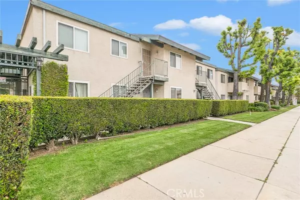 10636 Woodley Avenue #8, Granada Hills (los Angeles), CA 91344