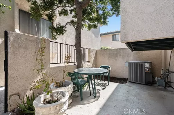 West Hills (los Angeles), CA 91307,7137 Shoup Avenue #34