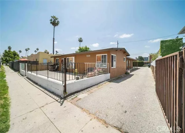 Van Nuys (los Angeles), CA 91401,14342 Gilmore Street