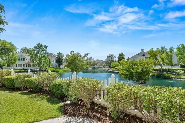 Valencia (santa Clarita), CA 91355,23810 Spinnaker Court