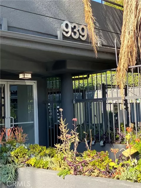 Los Angeles, CA 90069,939 PALM Avenue #306