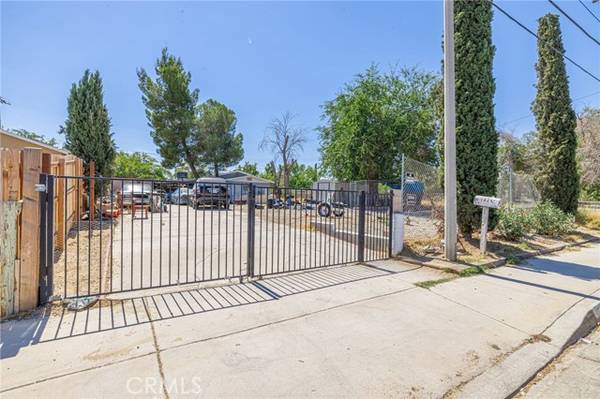 1024 W Newgrove Street, Lancaster, CA 93534