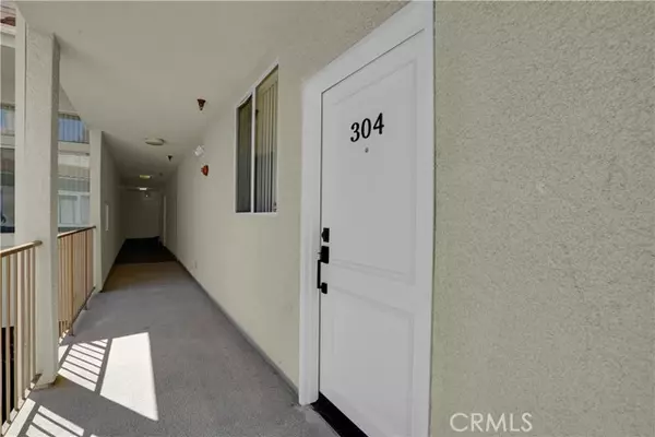 Granada Hills (los Angeles), CA 91344,16940 Chatsworth Street #304