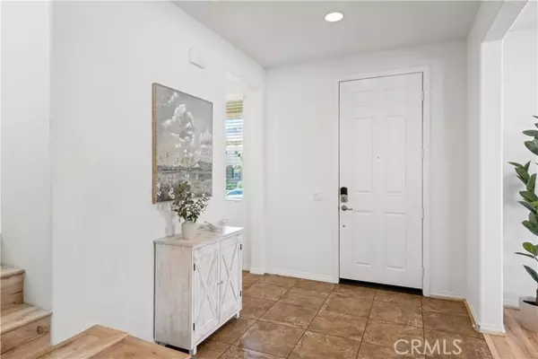 Valencia (santa Clarita), CA 91354,28546 Vista Del Rio Drive