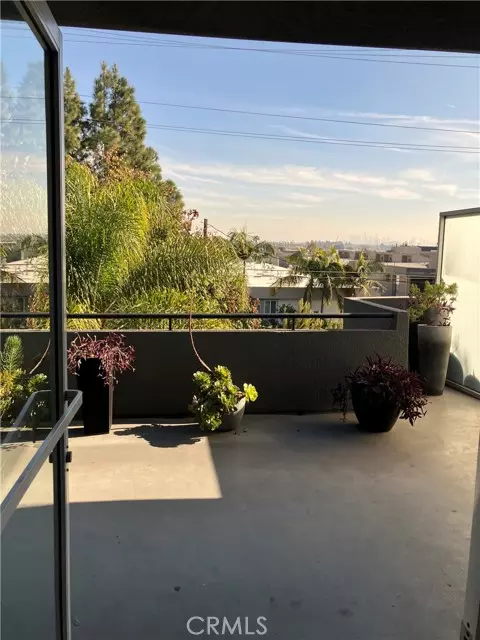 Los Angeles, CA 90069,939 PALM Avenue #313