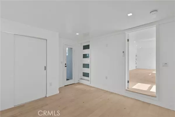 Santa Monica, CA 90402,1071 W Channel Road #121