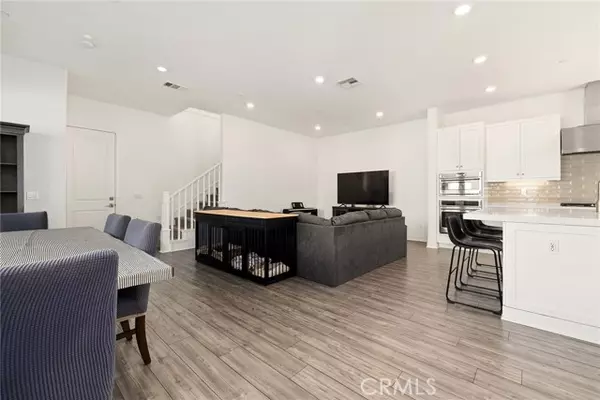 Valencia (santa Clarita), CA 91381,27535 Feathery Cassia Way