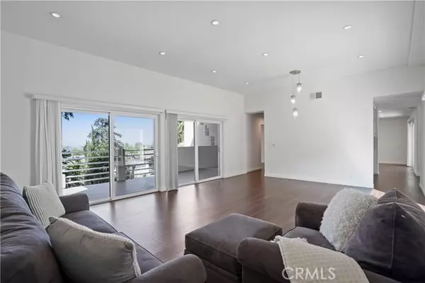 Woodland Hills (los Angeles), CA 91364,22286 Cass Avenue