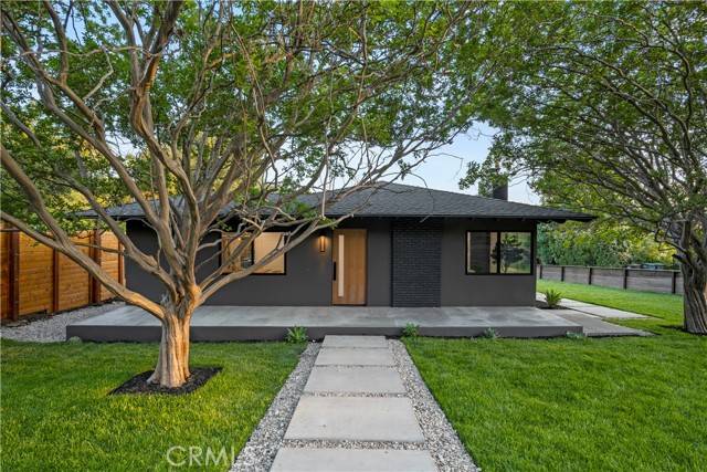 400 E Calaveras Street, Altadena, CA 91001