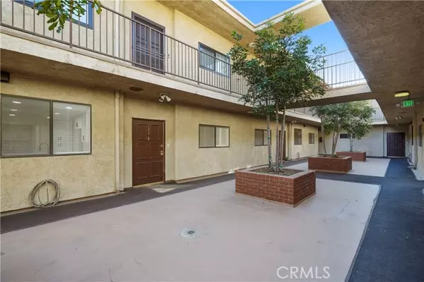 17522 Sherman Way #104, Van Nuys (los Angeles), CA 91406