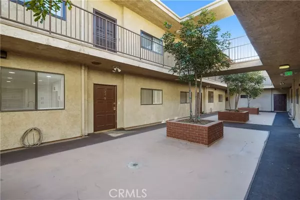 17522 Sherman Way #104, Van Nuys (los Angeles), CA 91406