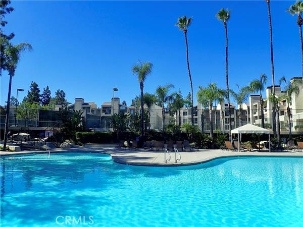 21400 Burbank Boulevard #201, Woodland Hills (los Angeles), CA 91367