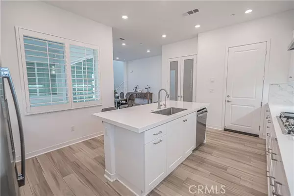 Valencia (santa Clarita), CA 91381,27081 Amber Sky Way