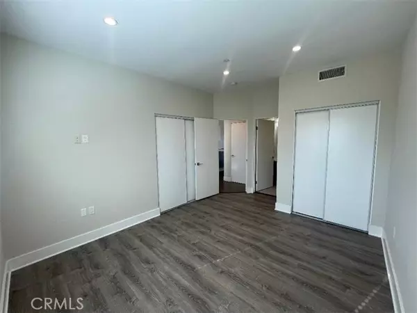 Los Angeles, CA 91406,6445 Woodley Avenue #202