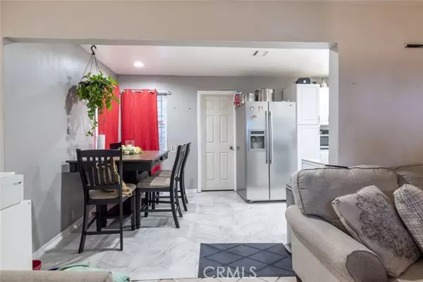 Canoga Park (los Angeles), CA 91303,22113 Cantlay Street