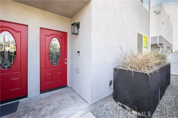 6919 S Menlo Avenue, Los Angeles, CA 90044