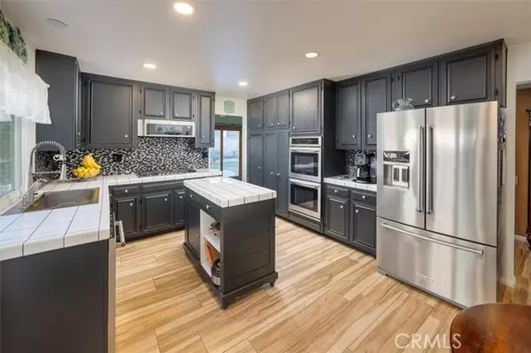 Valencia (santa Clarita), CA 91355,23794 Via Irana