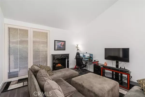 Woodland Hills (los Angeles), CA 91367,6121 Shoup Avenue #34