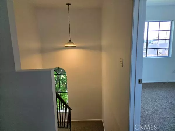 North Hills (los Angeles), CA 91343,8338 Woodley Place #7