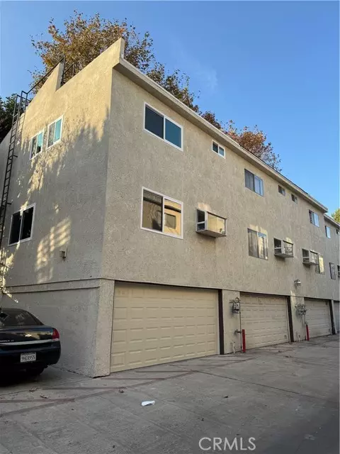 7439 Woodman Avenue #15, Van Nuys (los Angeles), CA 91405