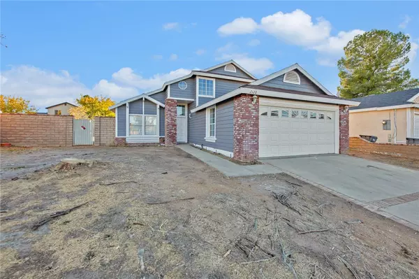 2120 Moonlight Court, Palmdale, CA 93550