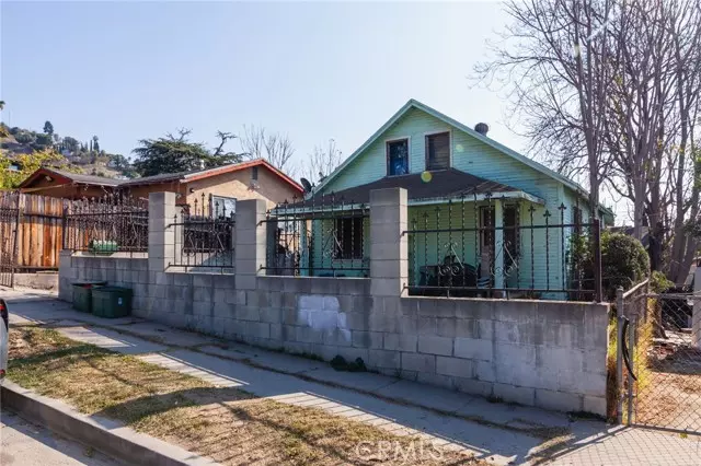 Los Angeles, CA 90065,2908 Future Street