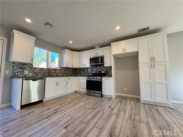 10947 Hayvenhurst Avenue, Granada Hills (los Angeles), CA 91344