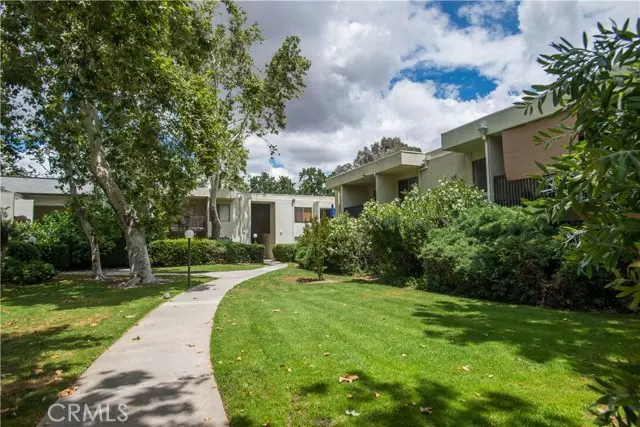 Valencia (santa Clarita), CA 91355,23515 Lyons Avenue #228