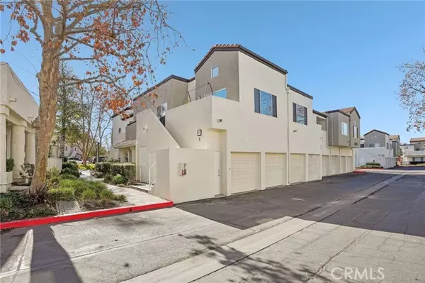 Newhall (santa Clarita), CA 91321,21358 Nandina Lane #201