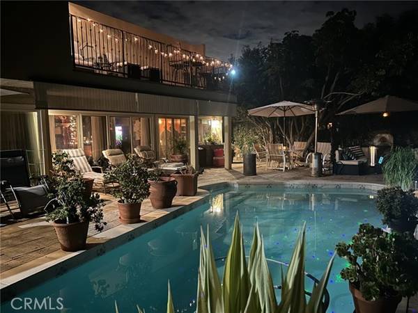 6323 Geyser Avenue, Tarzana (los Angeles), CA 91335