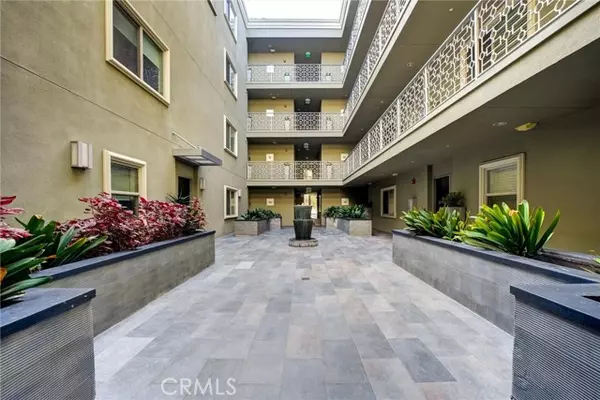 Studio City (los Angeles), CA 91604,11023 Fruitland Drive #304