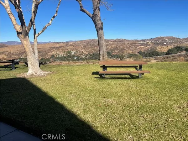 Newhall (santa Clarita), CA 91321,24435 Valle Del Oro #101